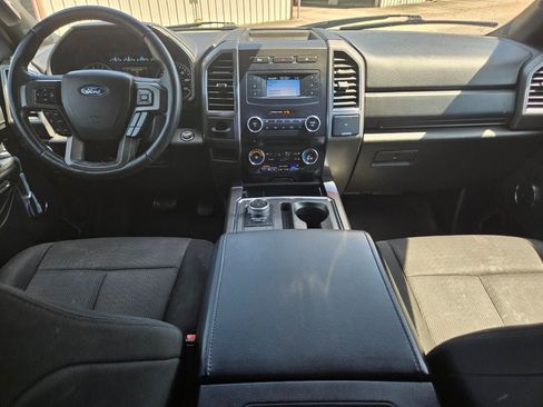 Used 2018 Ford Expedition XLT RWD image 16