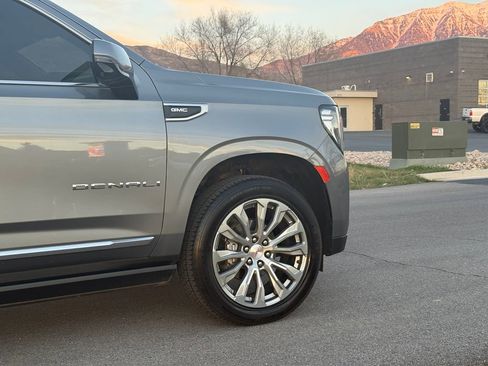 Used 2021 GMC Yukon XL Denali w/ Denali Premium Package image 4