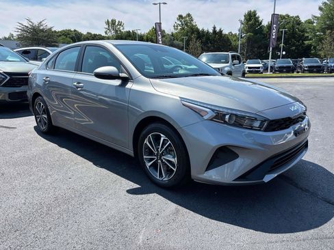 Used 2023 Kia Forte LXS w/ LXS Technology Package FWD image 4