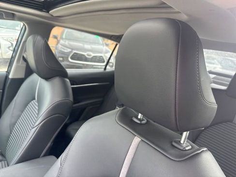 Used 2024 Toyota Camry SE image 9