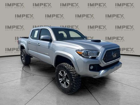 Used 2019 Toyota Tacoma TRD Sport AWD/4WD image 8