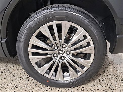 Used 2023 Toyota Venza Limited image 8