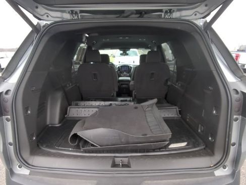 Used 2023 Chevrolet Traverse LT FWD image 34