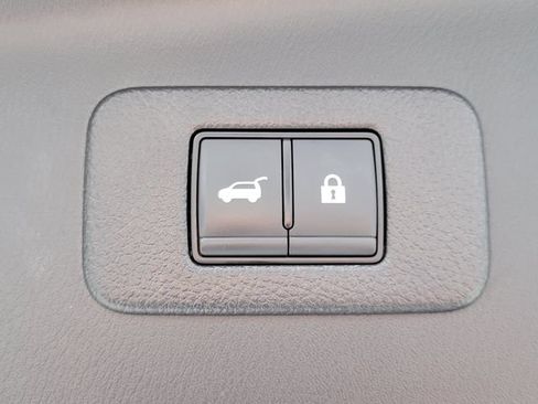 Used 2023 Nissan Armada Platinum w/ Captain's Chairs Package RWD image 10