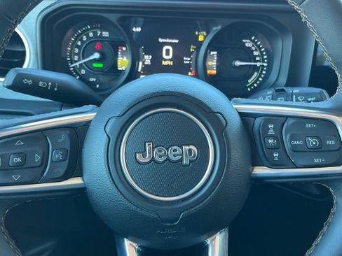 Used 2024 Jeep Wrangler Unlimited Sahara AWD/4WD image 31