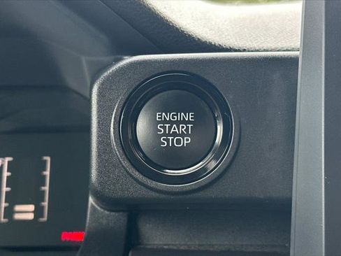 Certified 2025 Toyota Tacoma SR5 AWD/4WD image 23