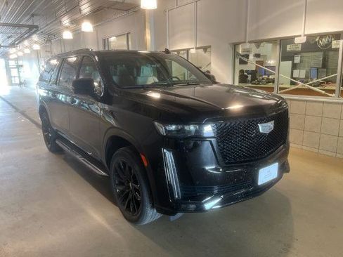 Used 2024 Cadillac Escalade ESV Sport w/ LPO, ONYX Package AWD/4WD image 4