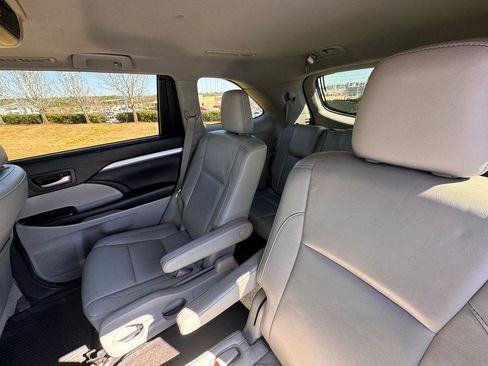Used 2017 Toyota Highlander XLE image 22