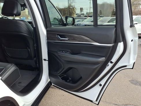 Certified 2023 Jeep Grand Cherokee Limited image 11