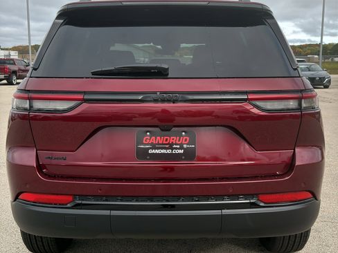 New 2025 Jeep Grand Cherokee Altitude w/ Trailer Tow Package AWD/4WD image 7