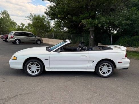 Used 1996 Ford Mustang GT RWD image 3