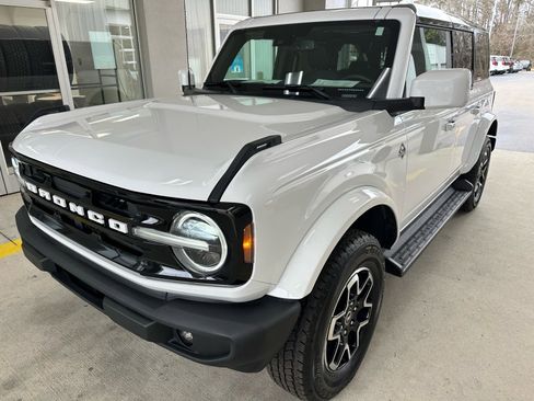 Certified 2025 Ford Bronco Outer Banks image 3