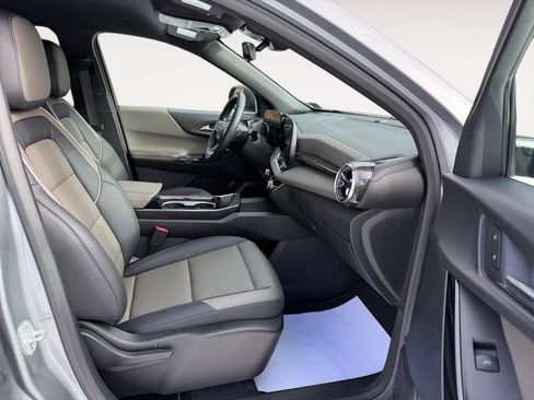 Used 2025 Chevrolet Equinox LT w/ Convenience Package II image 28