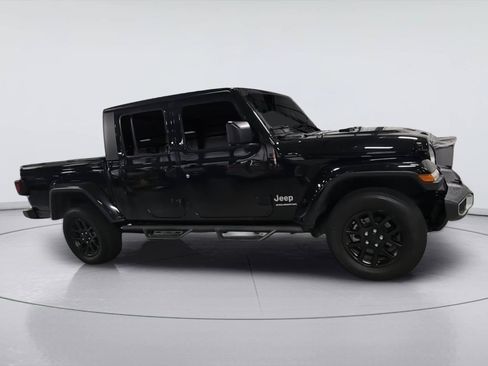 Used 2023 Jeep Gladiator Overland AWD/4WD image 2