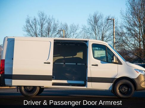 Used 2025 Mercedes-Benz Sprinter 2500 image 8