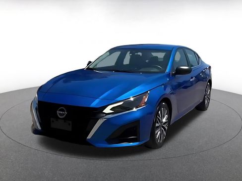 Used 2025 Nissan Altima 2.5 SV image 7