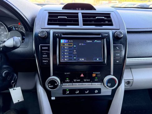 Used 2012 Toyota Camry LE FWD image 35