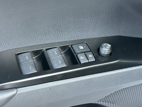 New 2026 Toyota Camry Hybrid FWD image 12