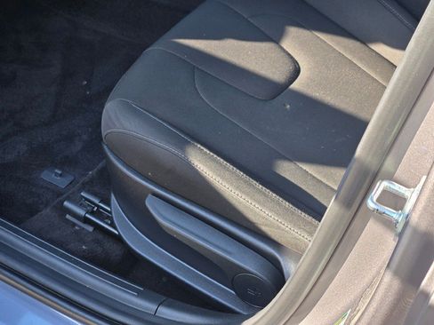Used 2025 Hyundai Elantra Sport FWD image 21