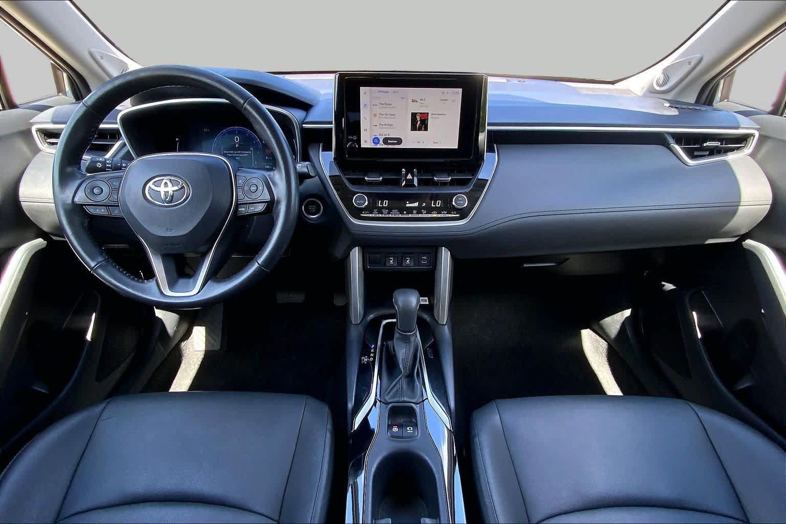 Used 2023 Toyota Corolla Cross XLE w/ Convenience Package AWD/4WD image 16