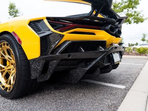 Used 2025 Lamborghini Revuelto AWD/4WD image 18