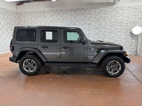 Used 2021 Jeep Wrangler Unlimited Sahara AWD/4WD image 6
