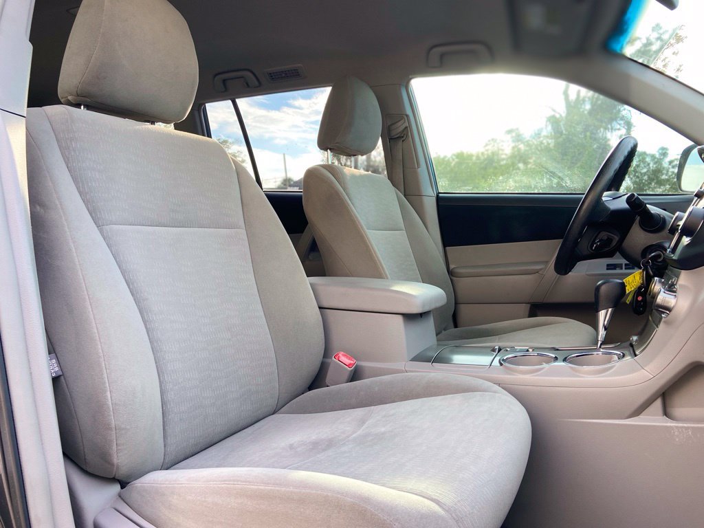 Used 2013 Toyota Highlander Plus FWD image 19