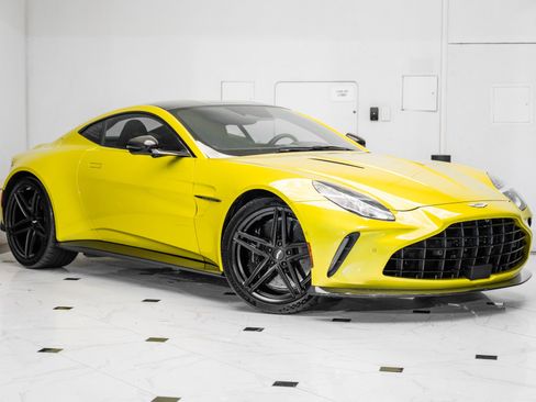 Used 2025 Aston Martin V8 Vantage Coupe image 40