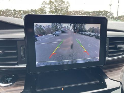 Used 2024 Ford Explorer Limited image 11