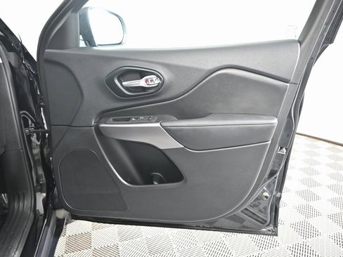 Used 2022 Jeep Cherokee Limited image 12