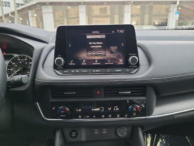 Used 2025 Nissan Rogue SV w/ SV Premium Package FWD image 19
