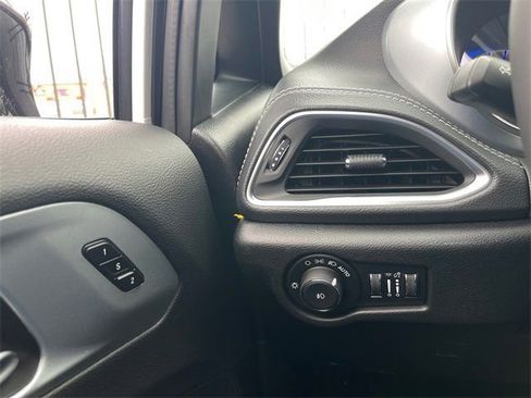 New 2026 Chrysler Pacifica Limited w/ S Appearance Package FWD image 19