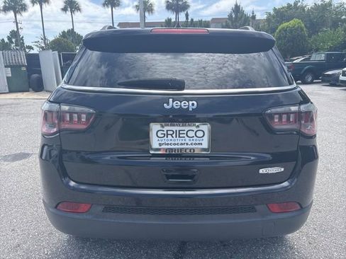 Used 2018 Jeep Compass Latitude FWD image 3