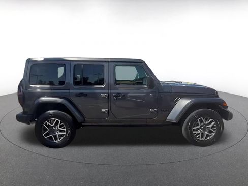 Used 2025 Jeep Wrangler Unlimited Sahara AWD/4WD image 13