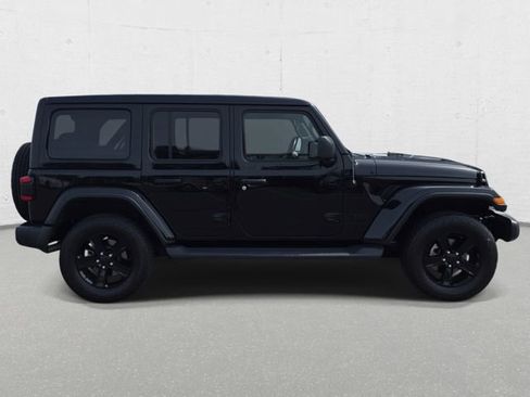 Used 2022 Jeep Wrangler Unlimited Sahara AWD/4WD image 4