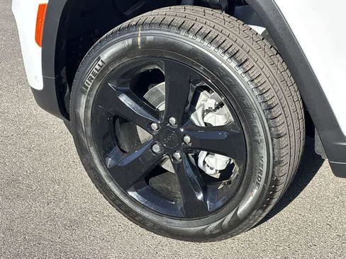 New 2025 Jeep Grand Cherokee Limited w/ Luxury Tech Group II image 4