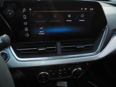 Used 2024 Chevrolet Trax LT FWD image 8