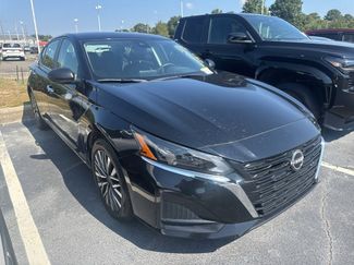 Used 2024 Nissan Altima 2.5 SV image 1