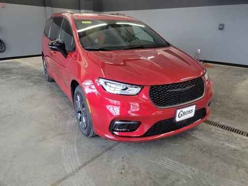 New 2025 Chrysler Pacifica Select w/ Fav Edition Package image 5