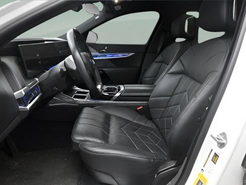 Used 2023 BMW i7 xDrive60 AWD/4WD image 34