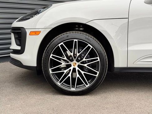 Certified 2025 Porsche Macan image 11