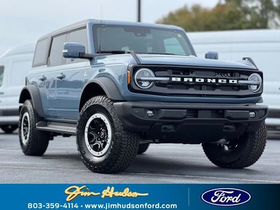 New 2025 Ford Bronco Outer Banks w/ Sasquatch Package