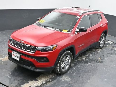 Used 2024 Jeep Compass Latitude image 36