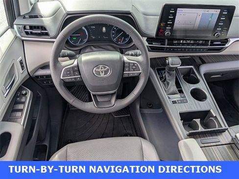Used 2024 Toyota Sienna Limited image 7