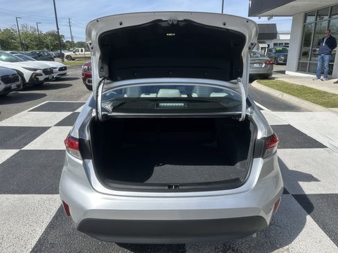 Used 2026 Toyota Corolla LE image 5