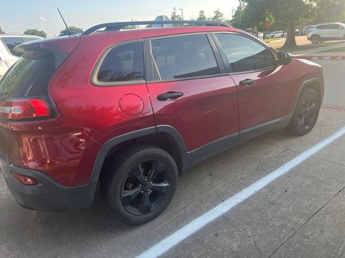 Used 2017 Jeep Cherokee Sport w/ Cold Weather Group FWD image 3