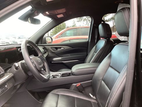 Used 2024 Chevrolet Traverse LS w/ Midnight/Sport Edition image 8