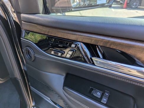 Used 2022 Jeep Grand Wagoneer Series II w/ Convenience Group III AWD/4WD image 36
