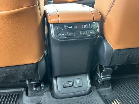 Certified 2025 Toyota Highlander Platinum AWD/4WD image 40