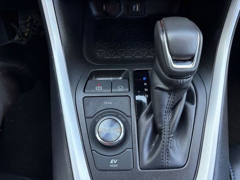 Used 2023 Toyota RAV4 XSE AWD/4WD image 19